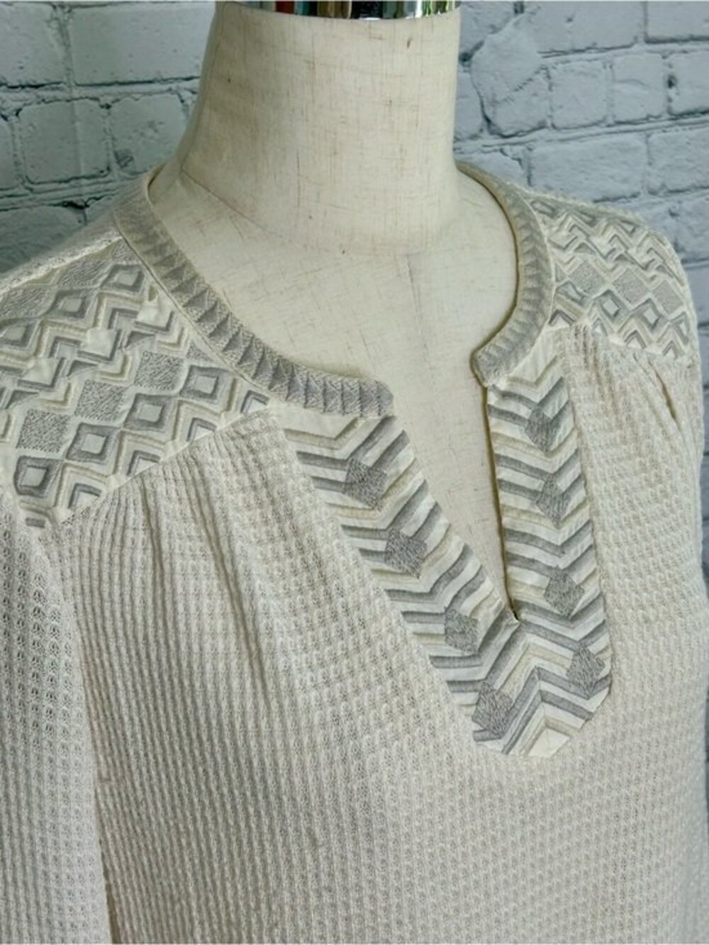 Casual Long Sleeve Top Cream Size M Women's Sweater — Like New - Picture 5 of 9